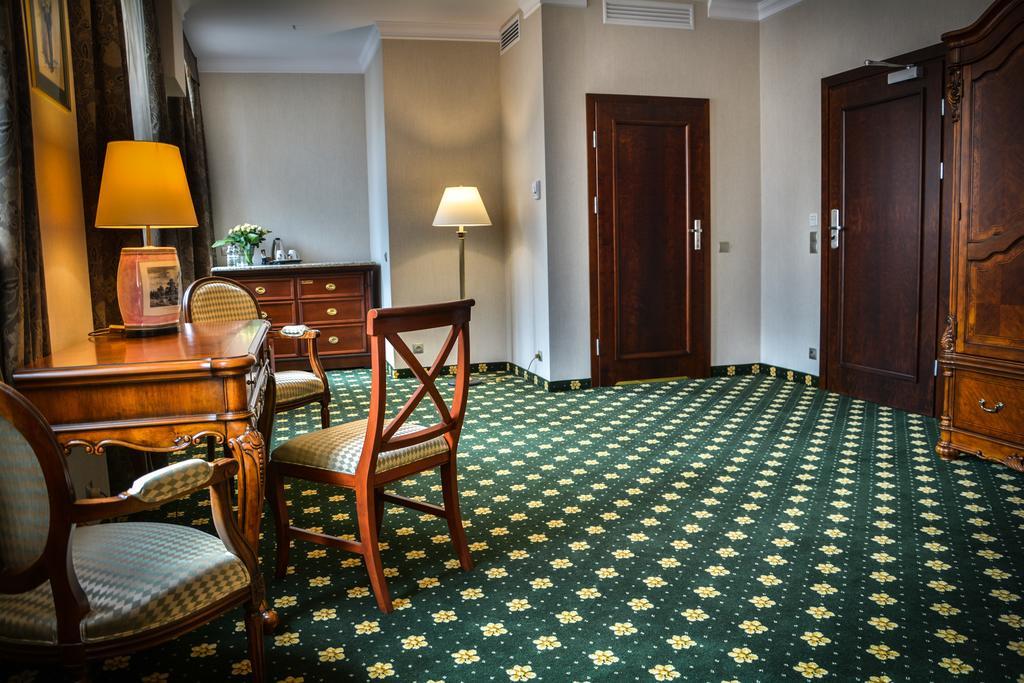 Komoda Club Residence Kaliszki Δωμάτιο φωτογραφία