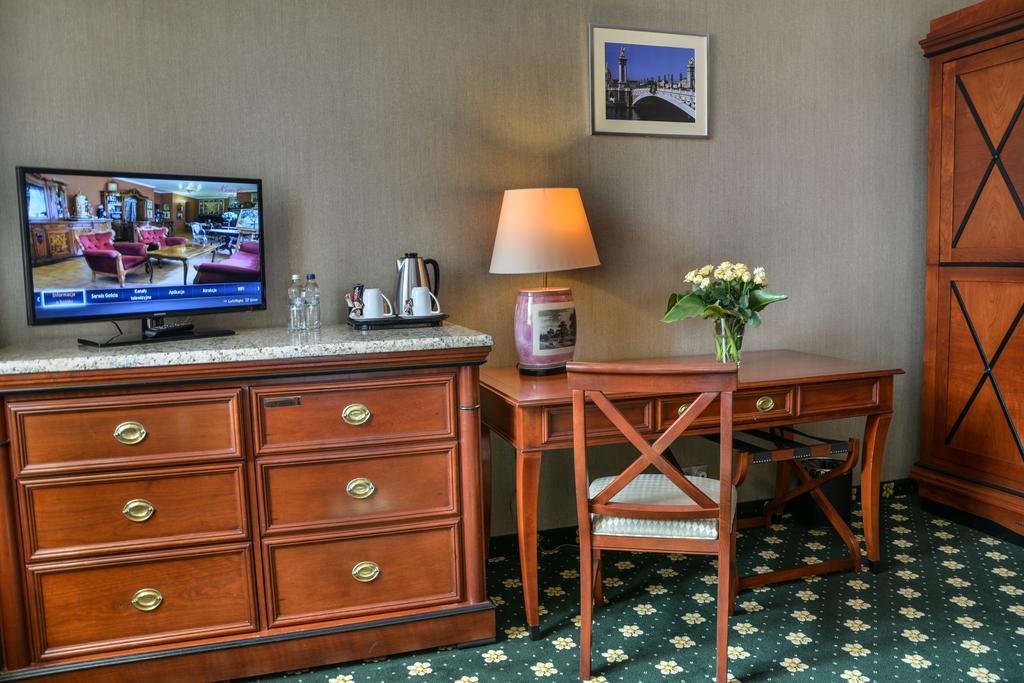 Komoda Club Residence Kaliszki Δωμάτιο φωτογραφία